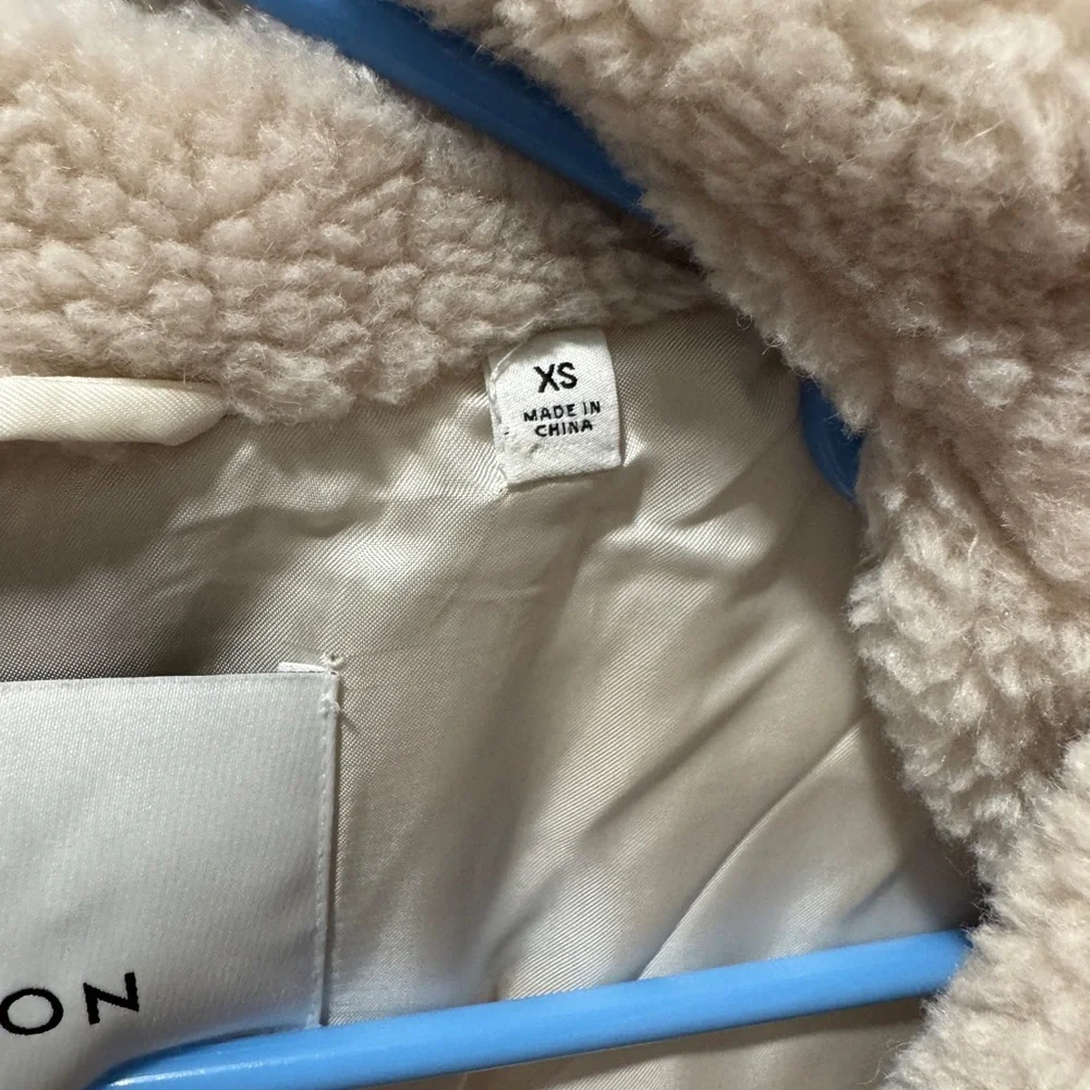 Aritzia Cream Teddy Jacket - Picture 5 of 7